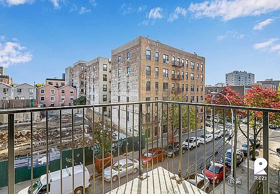 2nd image of 2069 Honeywell Ave APT 4B