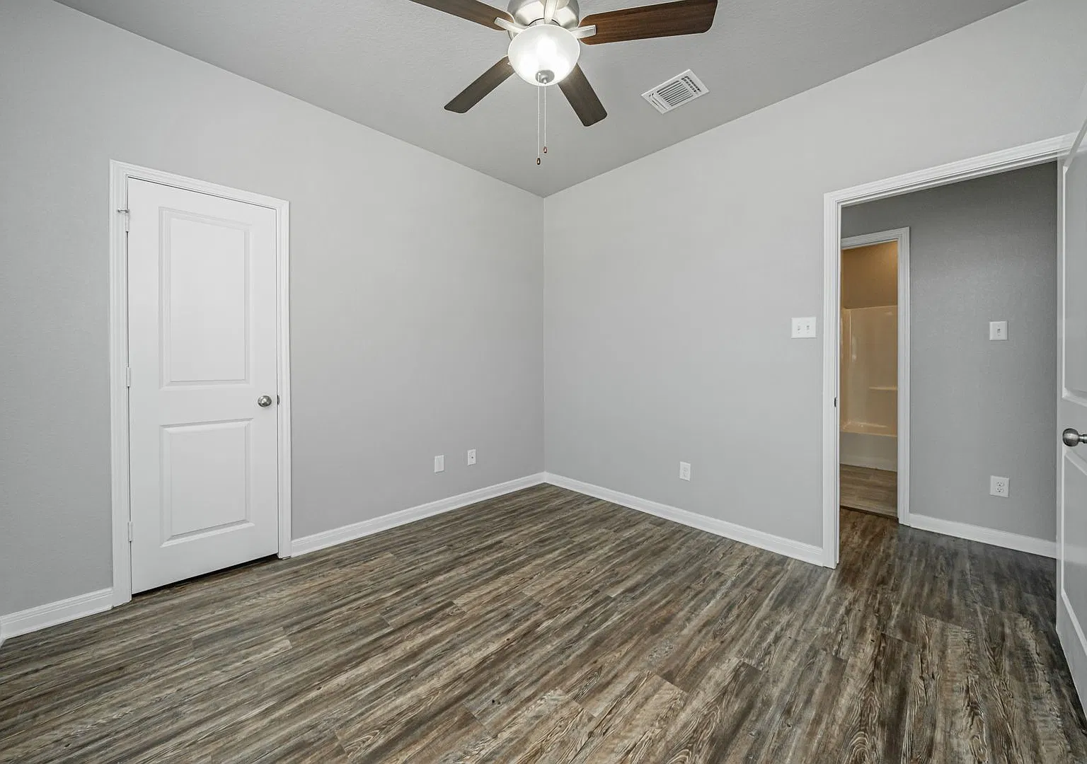 520 Fallbrook Dr — Photo 3