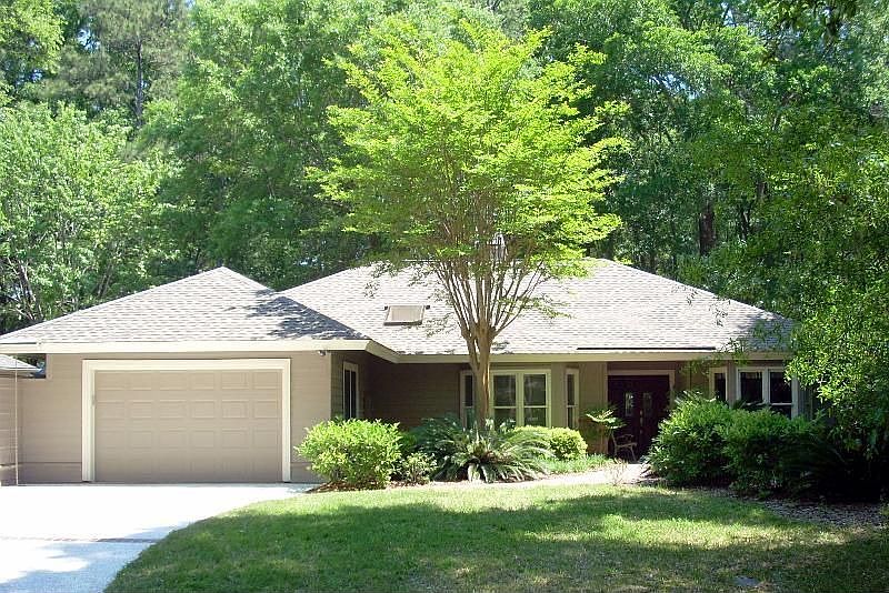 1st image of 7 Edgewood Dr