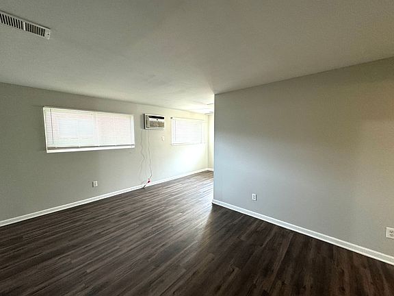 4th image of 9134 E 10th St #1