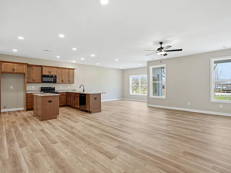 1048 Stonehaven Dr — Photo 5