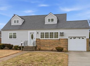 14 Starlight Court, West Babylon, NY 11704