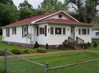 1284 Bolt Rd, Fairdale, WV 25839