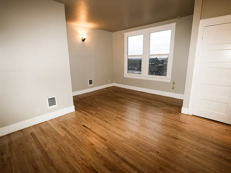 212 N G St — Photo 13