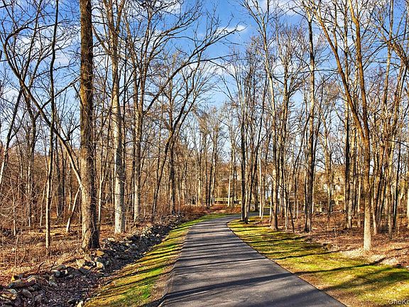 4th image of 7 Farm Hollow Road