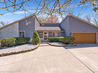 7573 Ashburton Ct, West Bloomfield, MI 48322