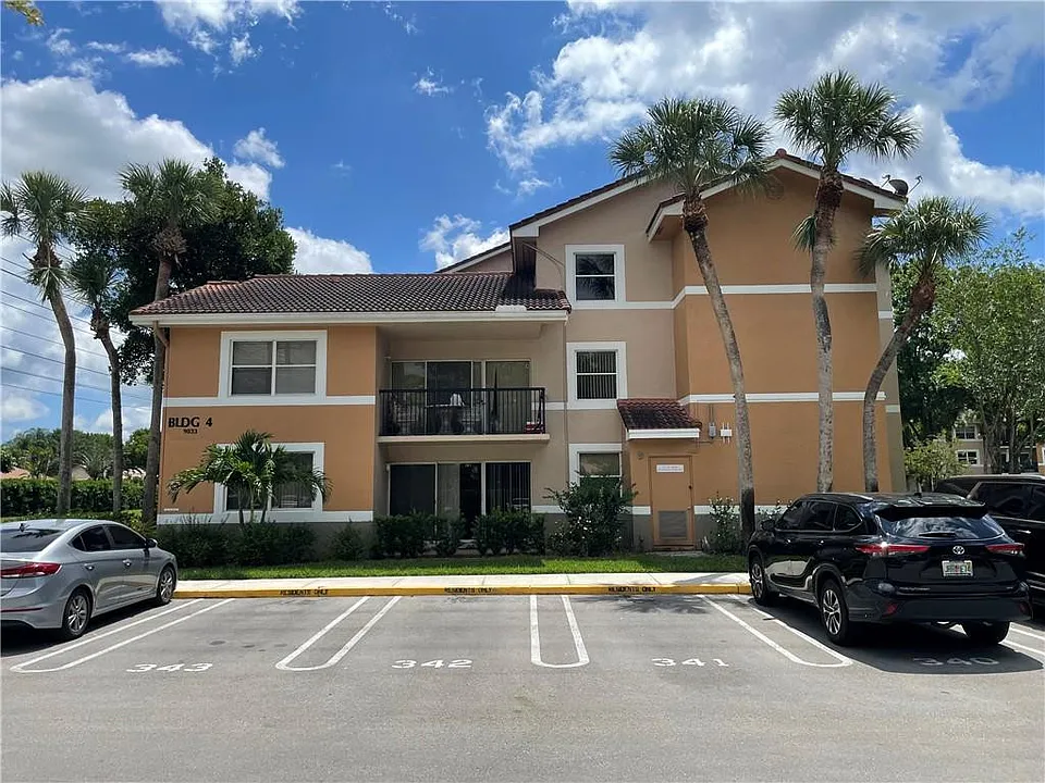 9033 Wiles Rd #302
