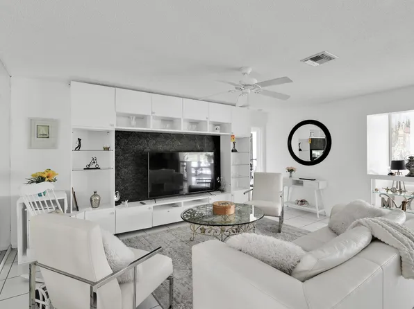 450 French Royale Cir, Atlantis, FL 33462