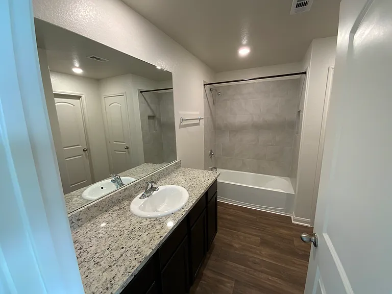 1024 Riverdale Cv — Photo 11