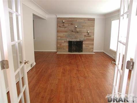4th image of 15614 Crescent Ave