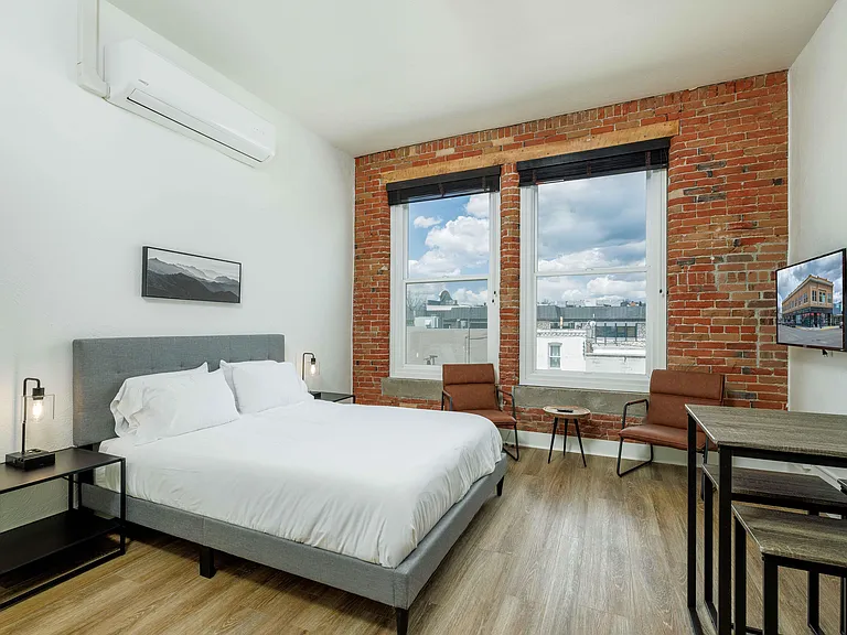 108 E Lewis St #16 — Photo 2