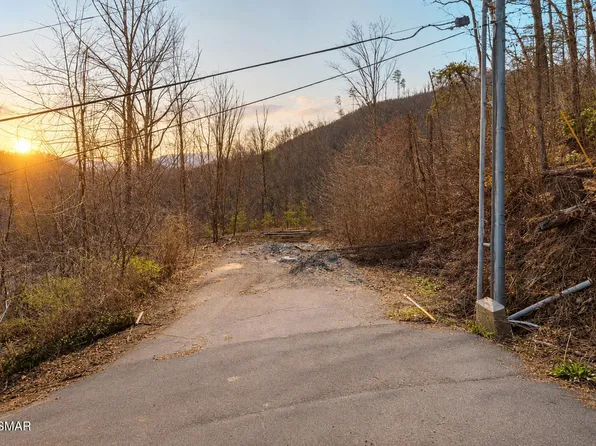 473 Windfield Heights Rd, Gatlinburg, TN 37738