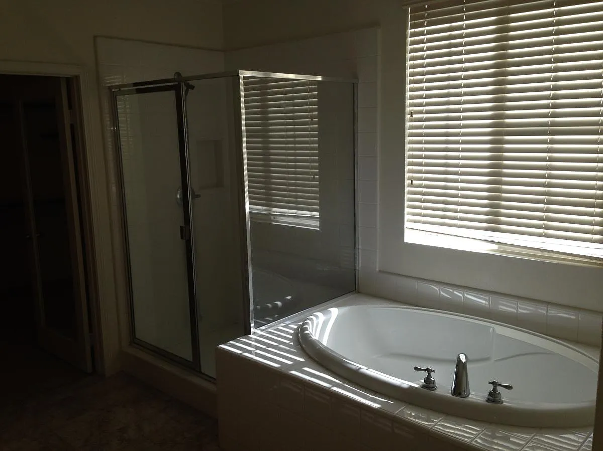 6 bed, 3.5 bath, 4000 sqft, $4,800 — Photo 4