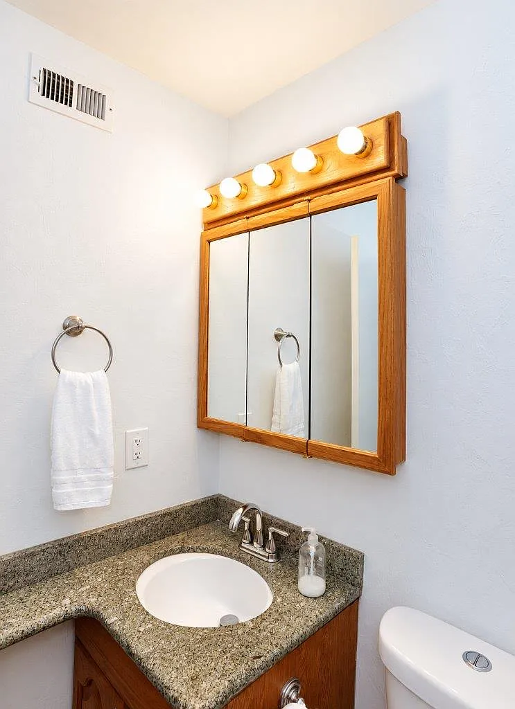 2 bed, 937 sqft, $1,750 — Photo 2