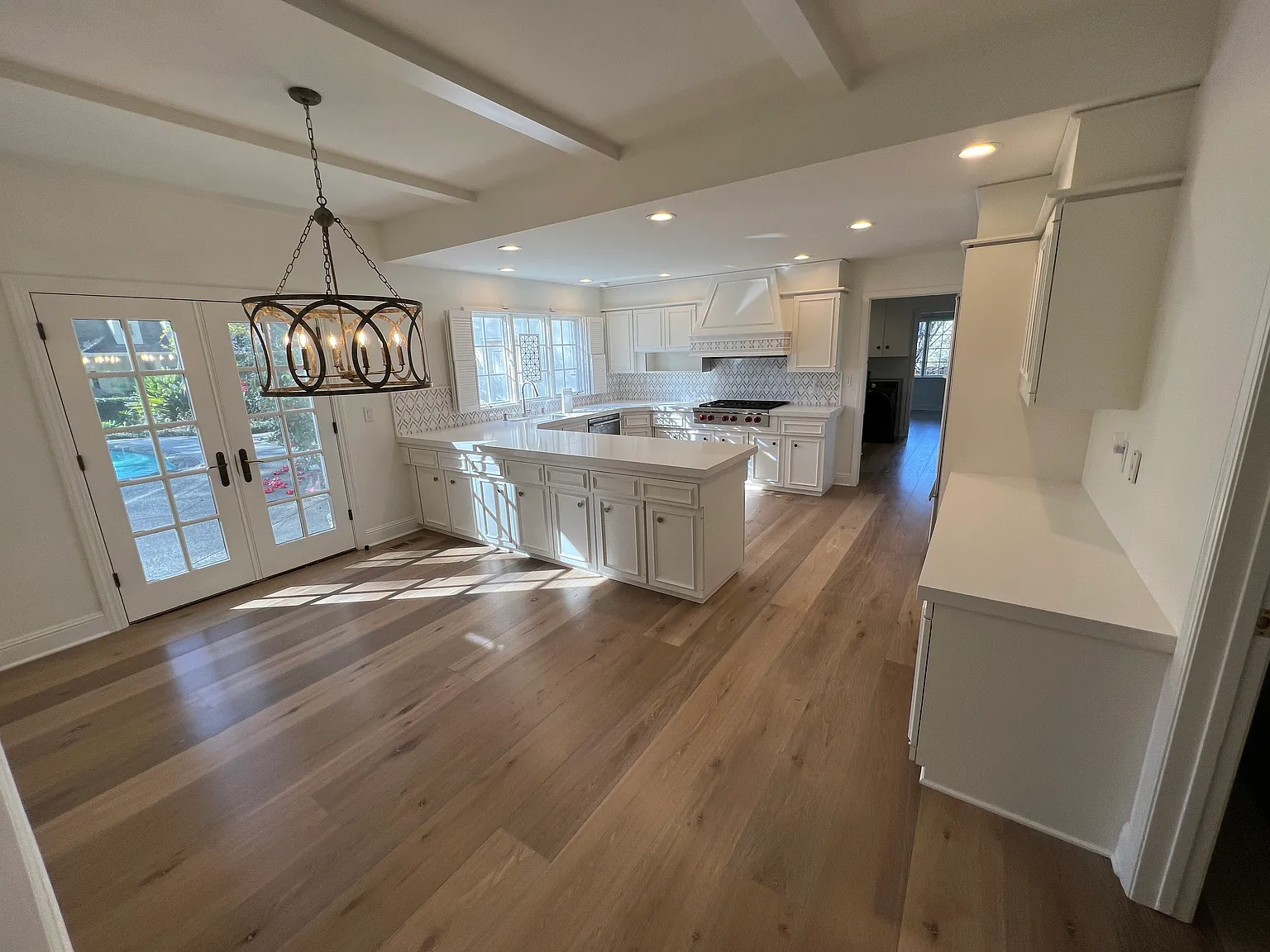 5 bed, 3.5 bath, 4058 sqft, $20,000 — Photo 2