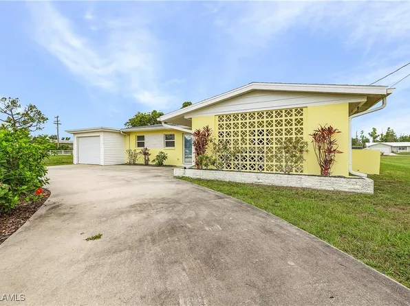 5802 Genesee Pkwy, Bokeelia, FL 33922