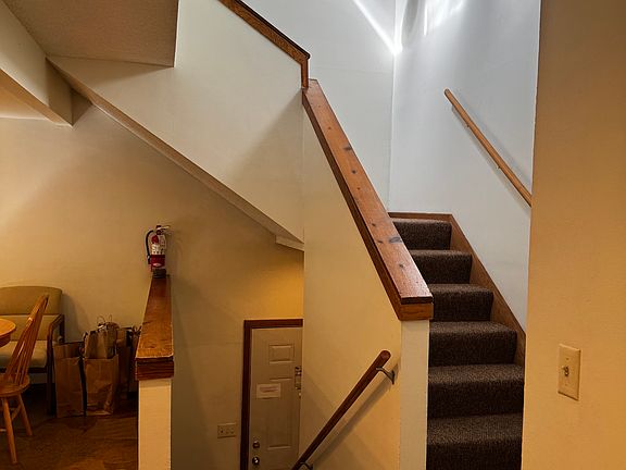 5th image of 2098 Como Ave #4