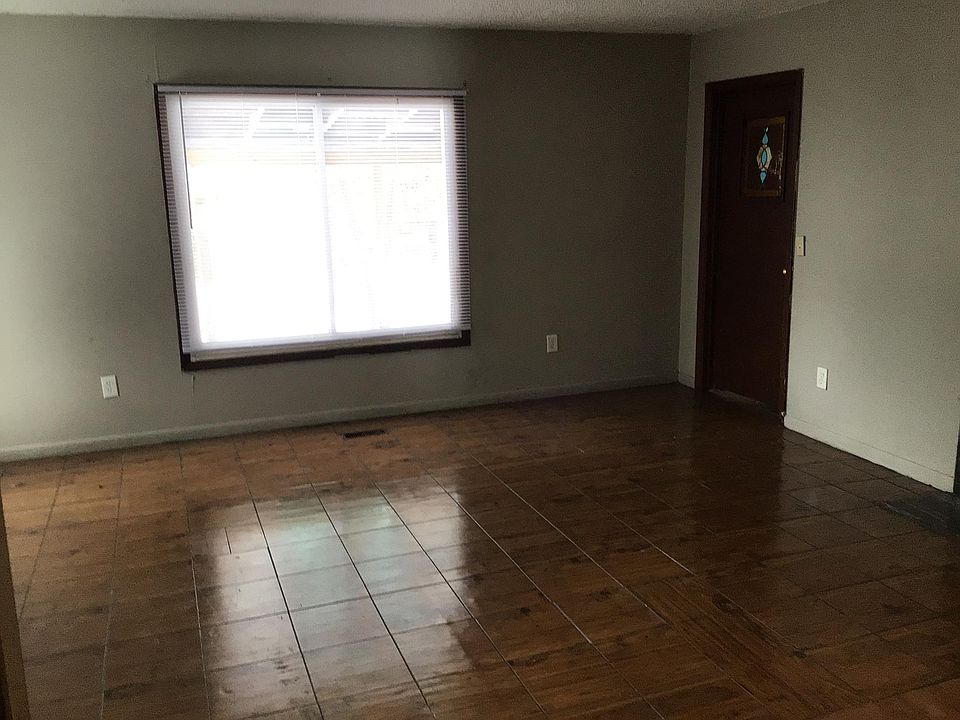 2nd image of 649 N Pinecrest St