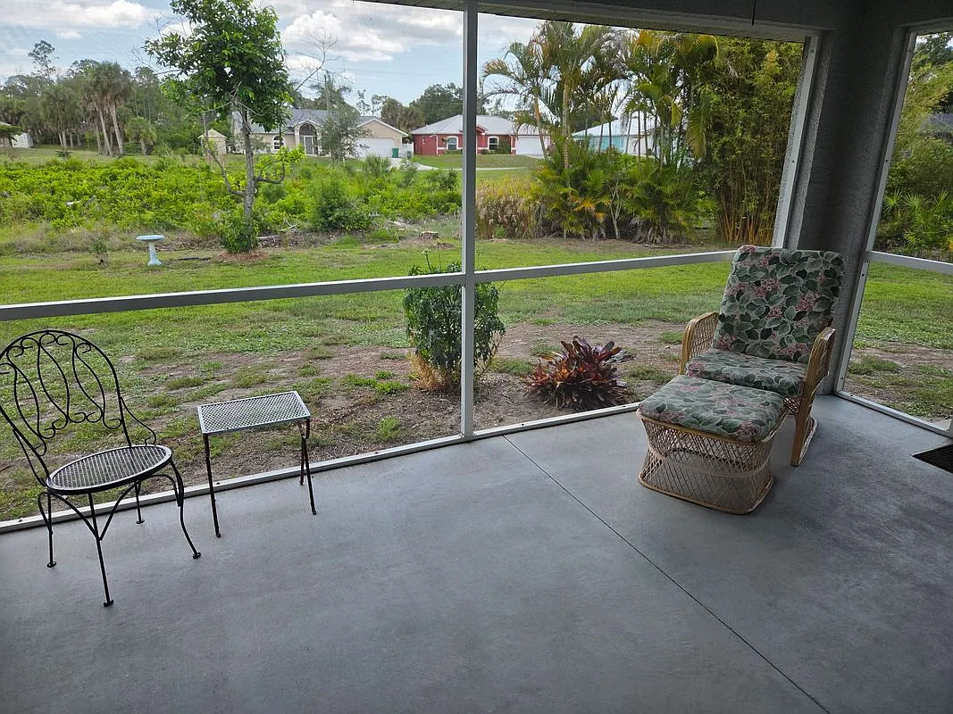 3 bed, 2.0 bath, 1556 sqft, $2,000 — Photo 2