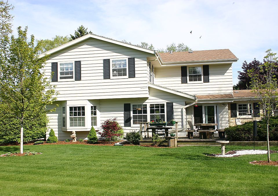 2nd image of 9461 N Regent Ct