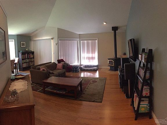 4th image of 1767 SE Ironwood Ct