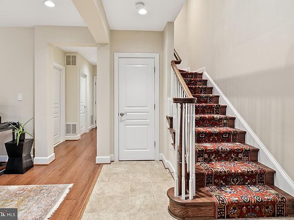 4th image of 399 Spring St