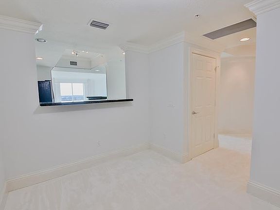 4th image of 800 N Tamiami Trl Unit 908
