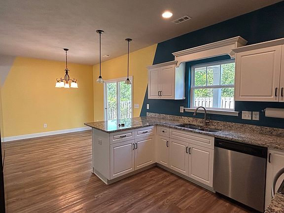 4th image of 204 Pebble Ln