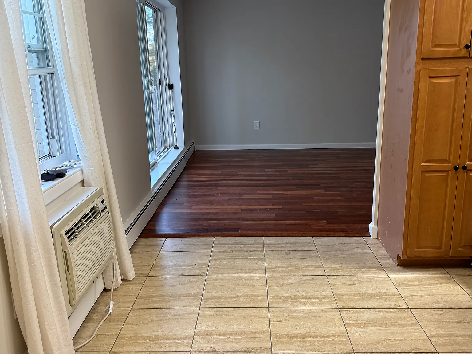 2 bed, 1058 sqft, $1,900 — Photo 2