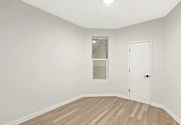 5th image of 1557 Lexington Ave #2D
