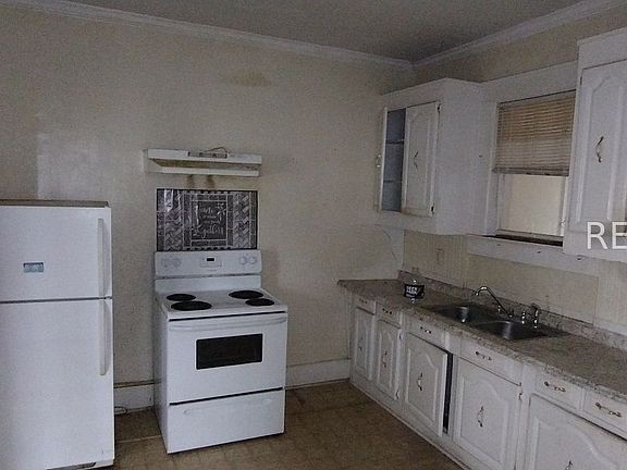 3rd image of 645 Highland St