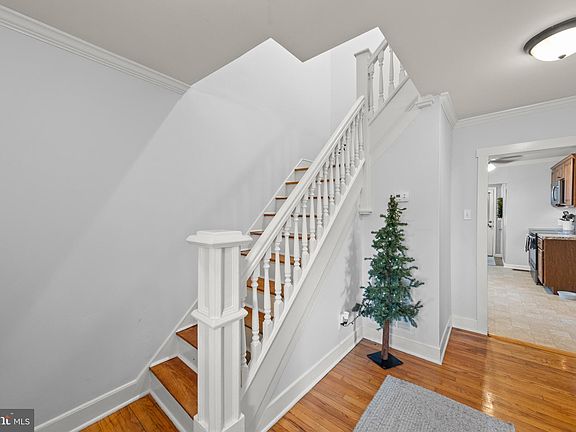3rd image of 903 Woodland Ave