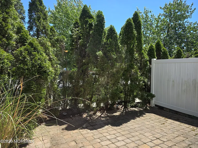 58 Madison Ct — Photo 15