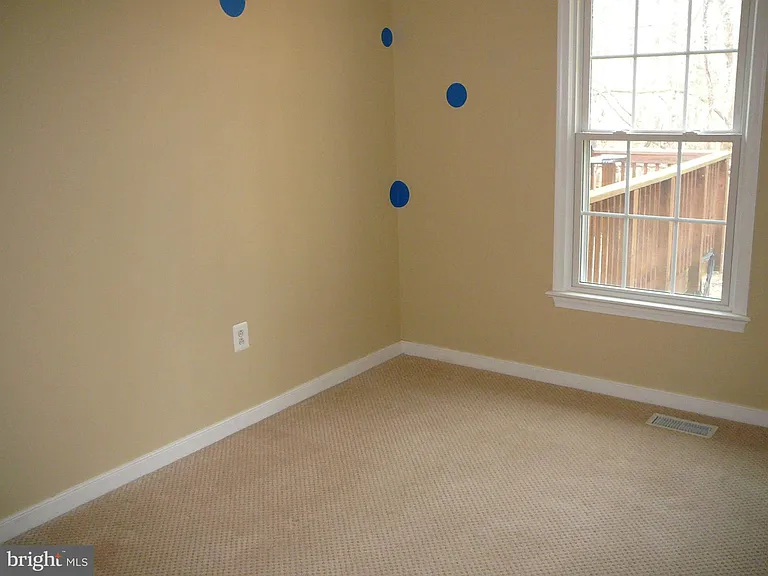 231 Vine Pl — Photo 5