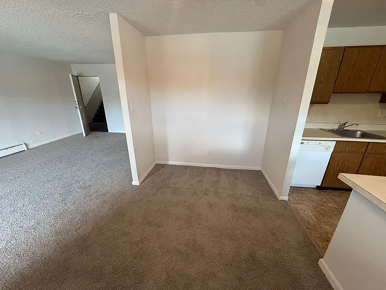 Colonial Point Apartments — Photo 27
