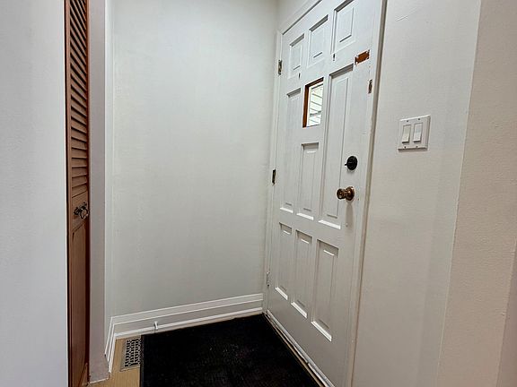 5th image of 119 Dixon St