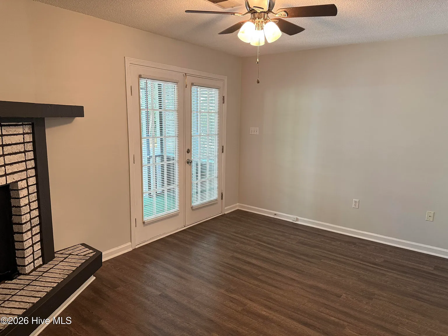 2 bed, 1.5 bath, 1088 sqft, $1,500 — Photo 4