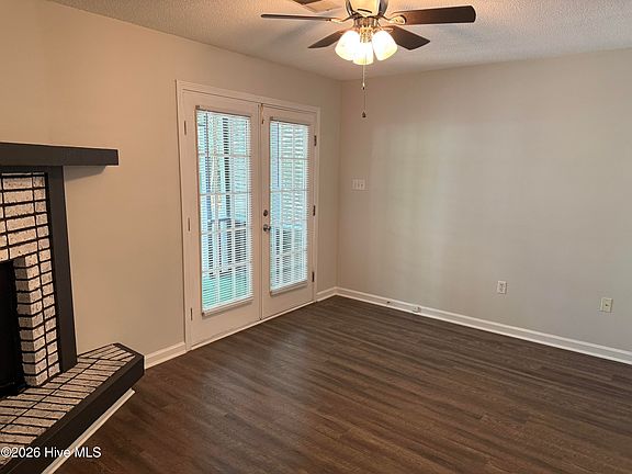 4th image of 3127 Village Ct N