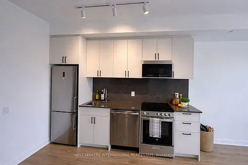 1660 Bloor St W #417 Photo 1