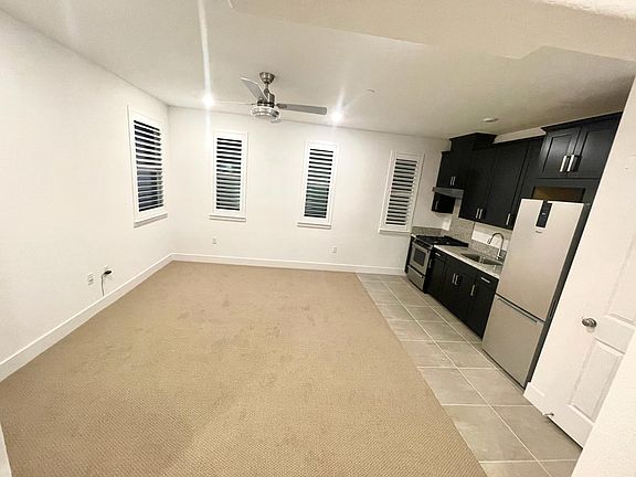 Studio - Bedroom, kitchenette