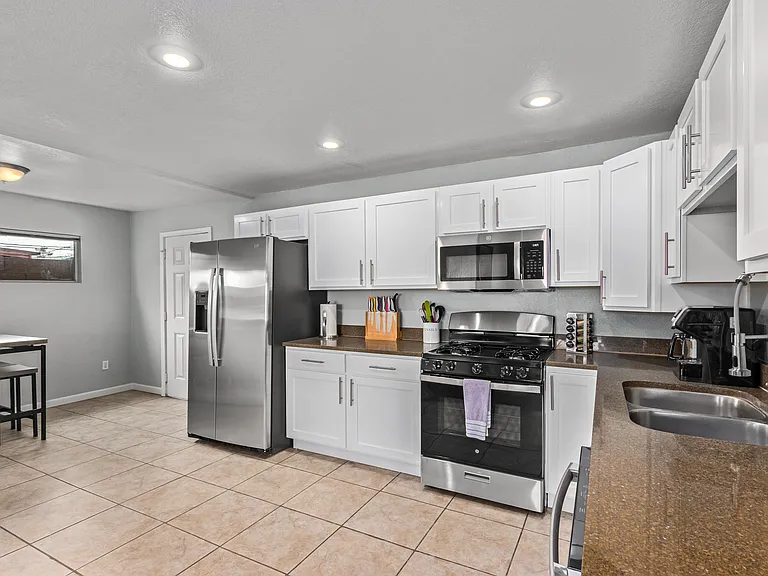 2031 E Orange St — Photo 10