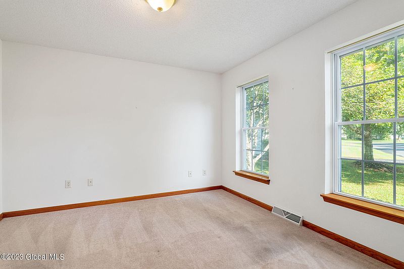 4th image of 14 Danbury Court