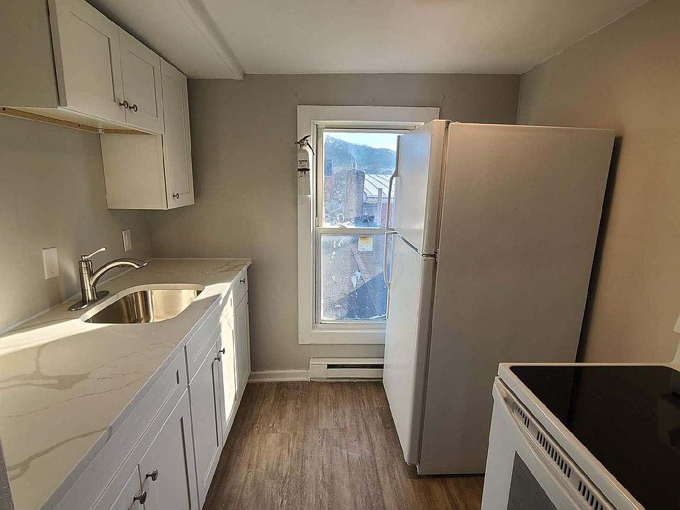 2nd image of 1140 Franklin St #4