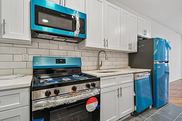 Rented by Cooper & Cooper Real Estate | media 4