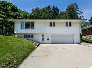 2553 Pearl St, Dubuque, IA 52001