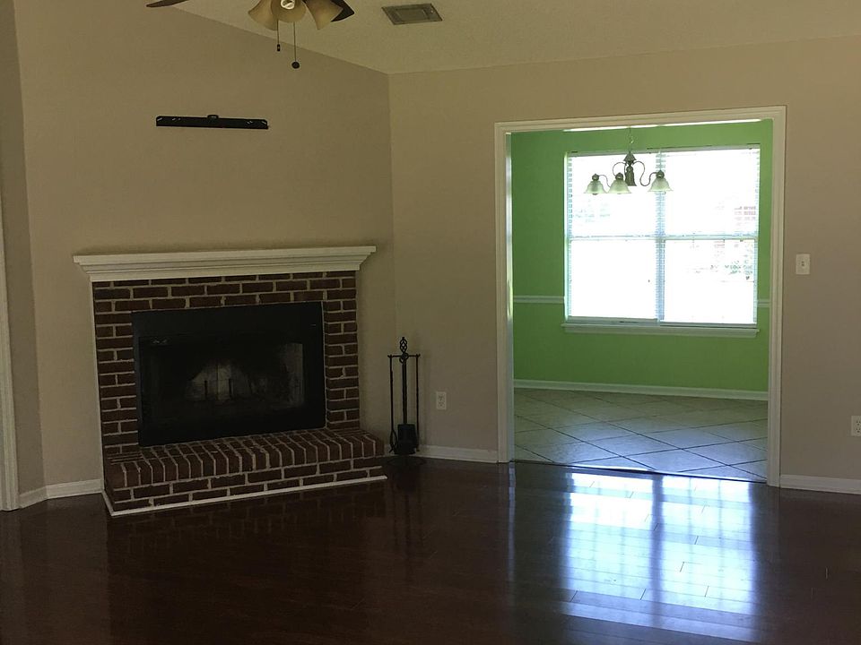 1st image of 158 Peach Ave S