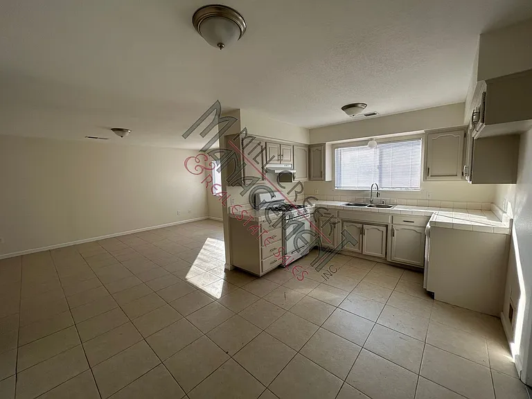 1498 E Cerritos Ave — Photo 5