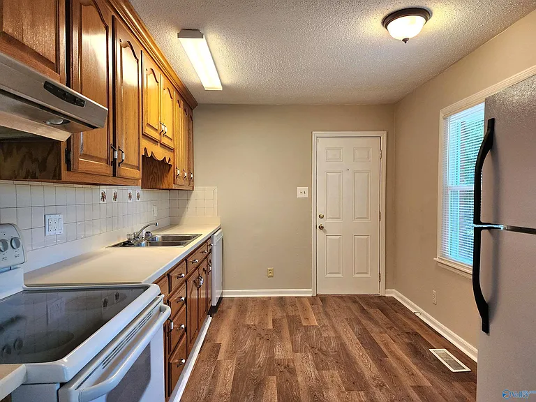 227 Drake Ave SW — Photo 5