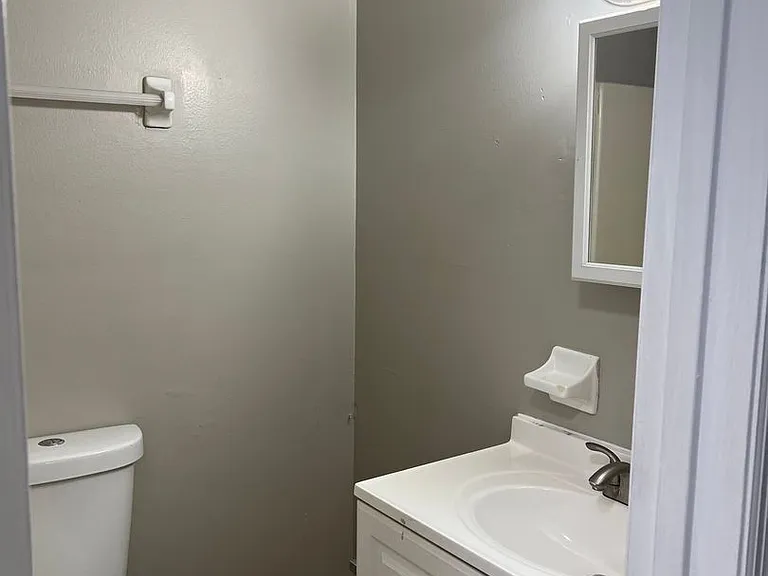1073 Thornwoode Ln — Photo 9