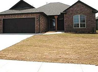 928 SW 12th St, Moore, OK 73160